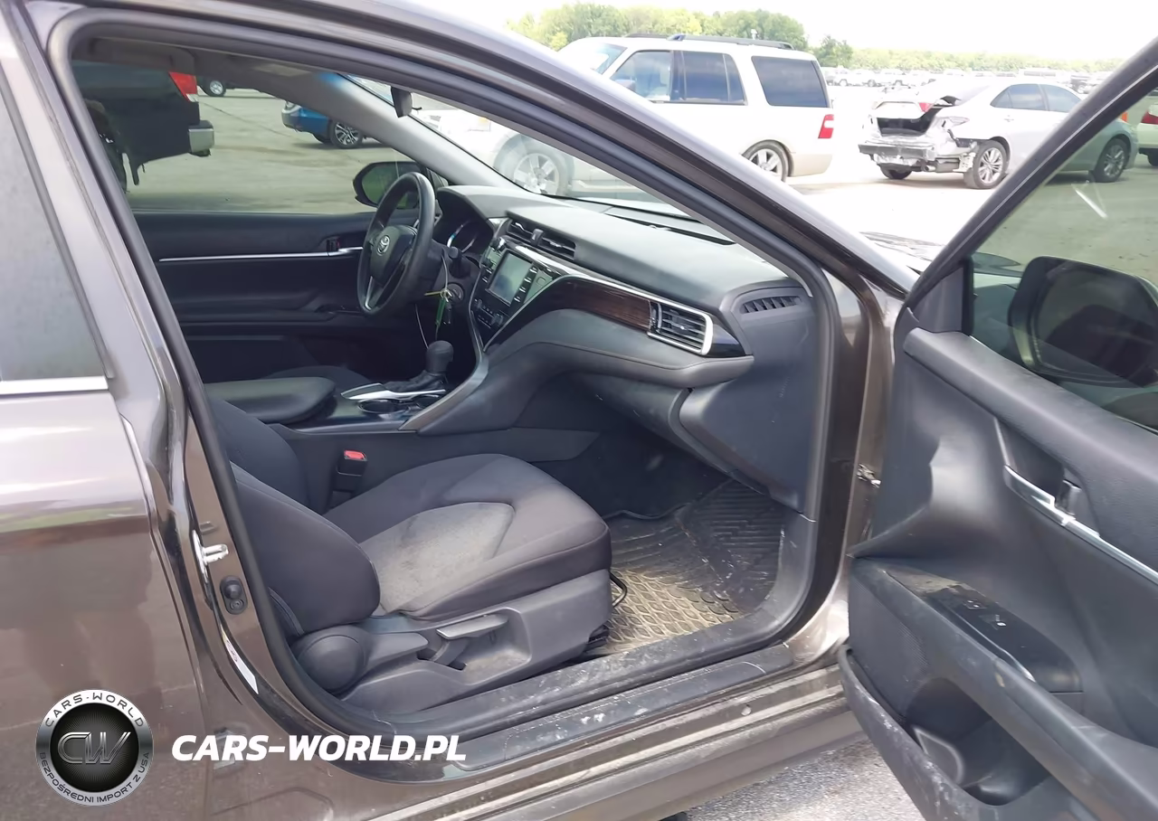 2018 Toyota Camry Le VIN:4T1B11HK3JU519485 - 5