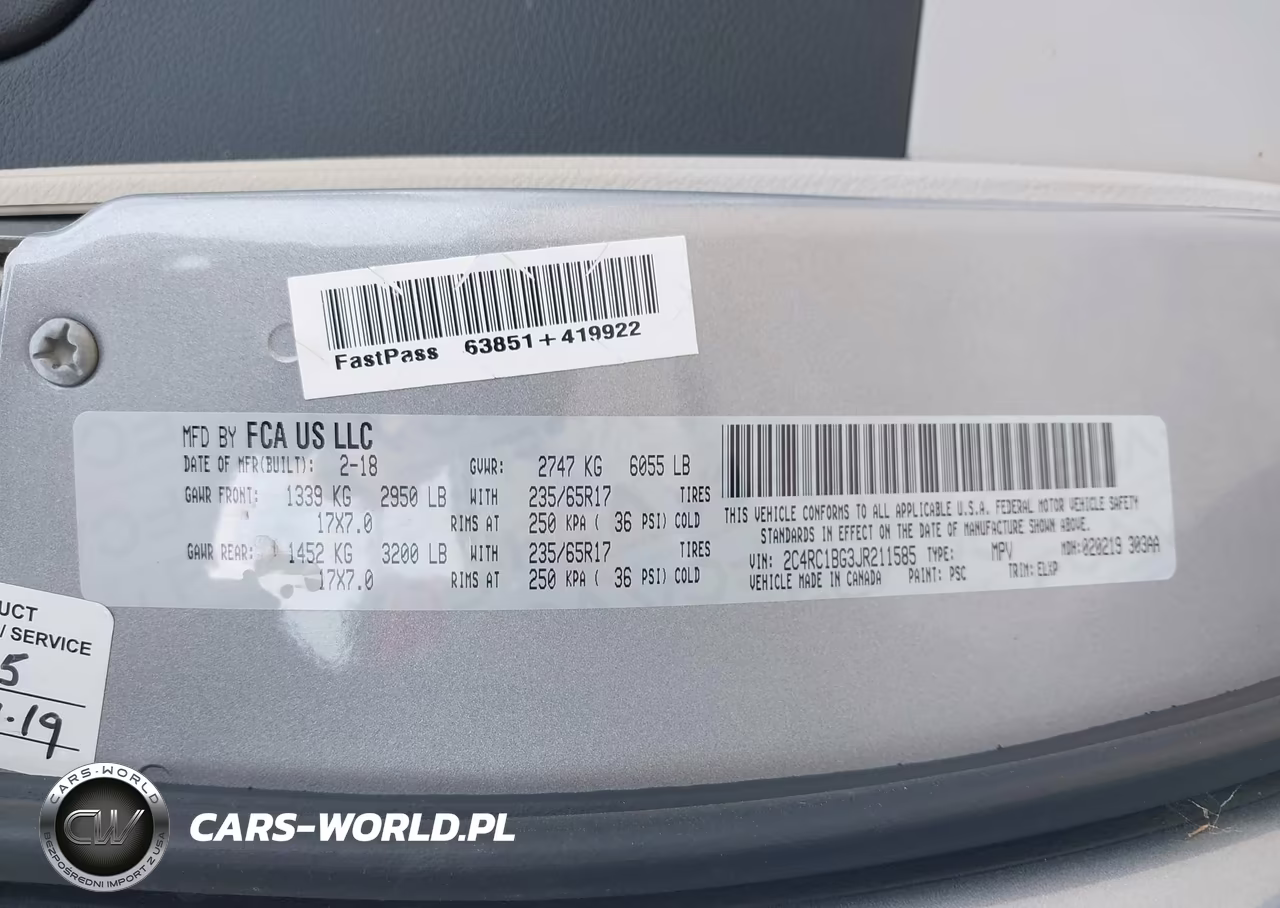 2018 Chrysler Pacifica Touring L VIN:2C4RC1BG3JR211585 - 9