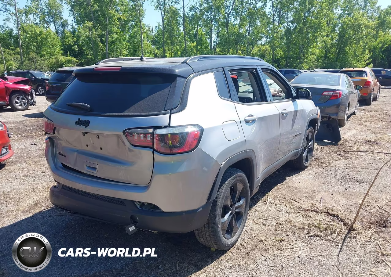 2018 Jeep Compass Altitude 4X4 VIN:3C4NJDBB8JT313679 - 4