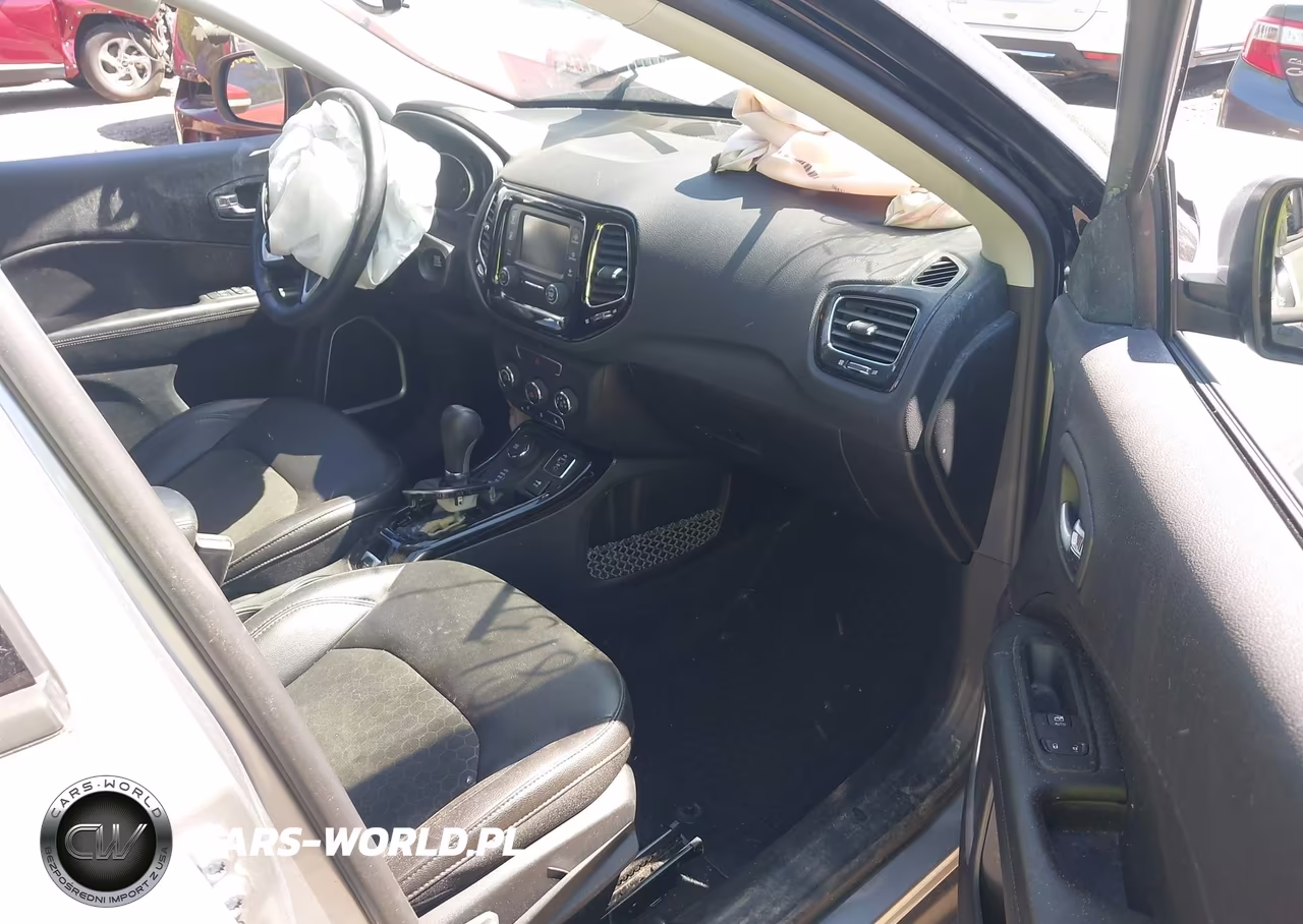 2018 Jeep Compass Altitude 4X4 VIN:3C4NJDBB8JT313679 - 5