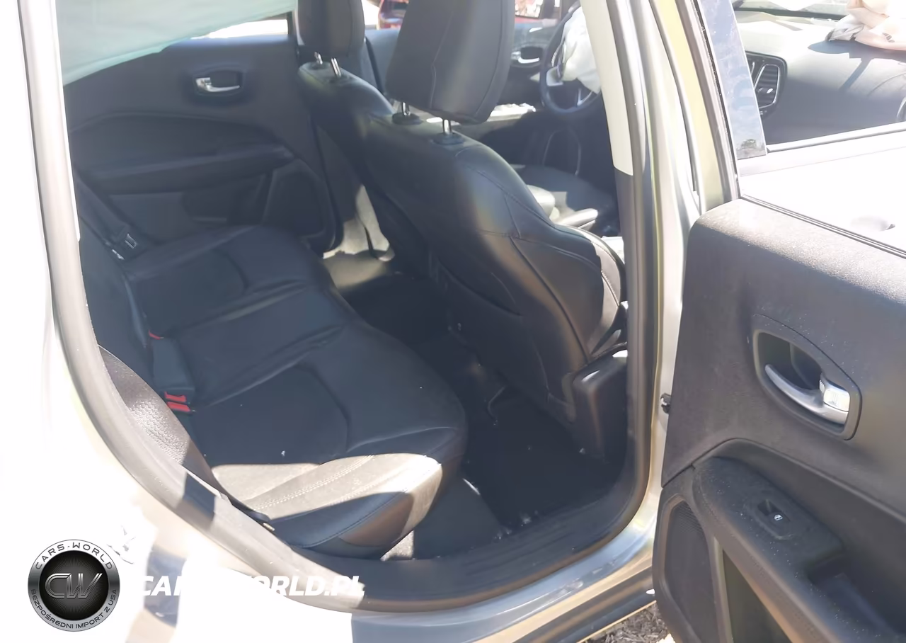 2018 Jeep Compass Altitude 4X4 VIN:3C4NJDBB8JT313679 - 8