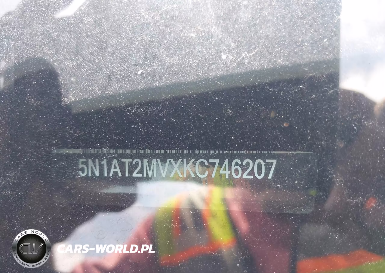 2019 Nissan Rogue S VIN:5N1AT2MVXKC746207 - 9