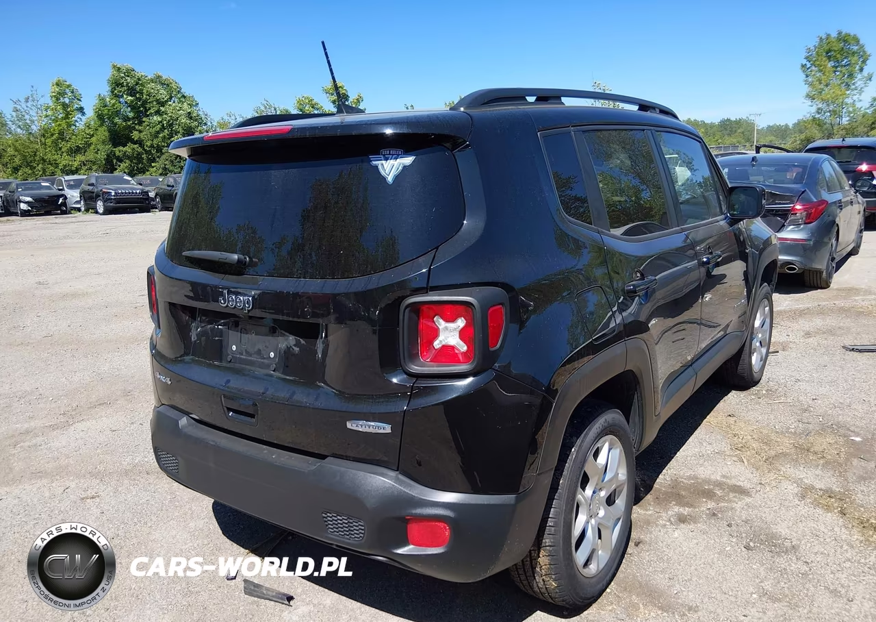 2018 Jeep Renegade Latitude 4X4 VIN:ZACCJBBB9JPG95210 - 4