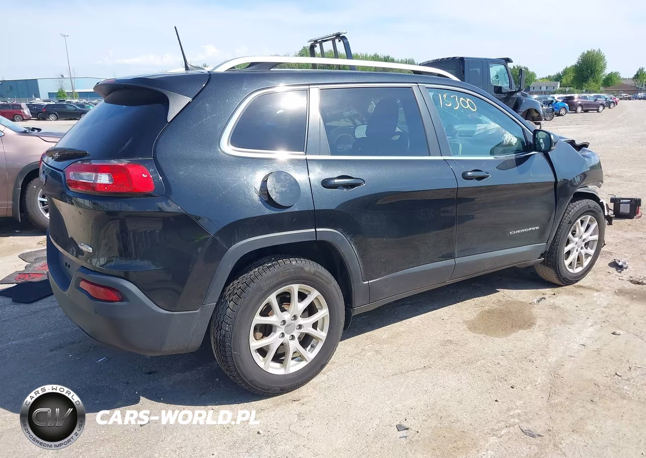 2016 Jeep Cherokee Latitude VIN:1C4PJMCB0GW167255 - 4
