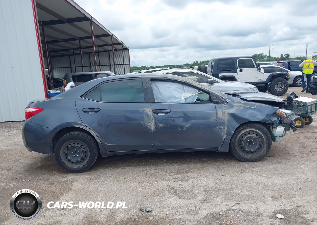2018 Toyota Corolla Le VIN:5YFBURHEXJP780999 - 14