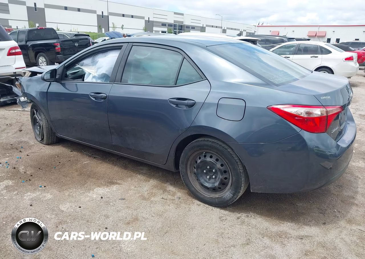 2018 Toyota Corolla Le VIN:5YFBURHEXJP780999 - 3