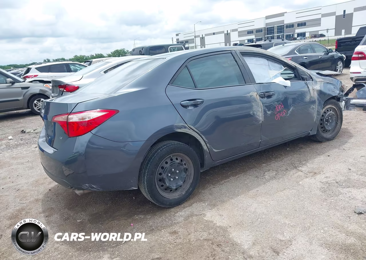 2018 Toyota Corolla Le VIN:5YFBURHEXJP780999 - 4
