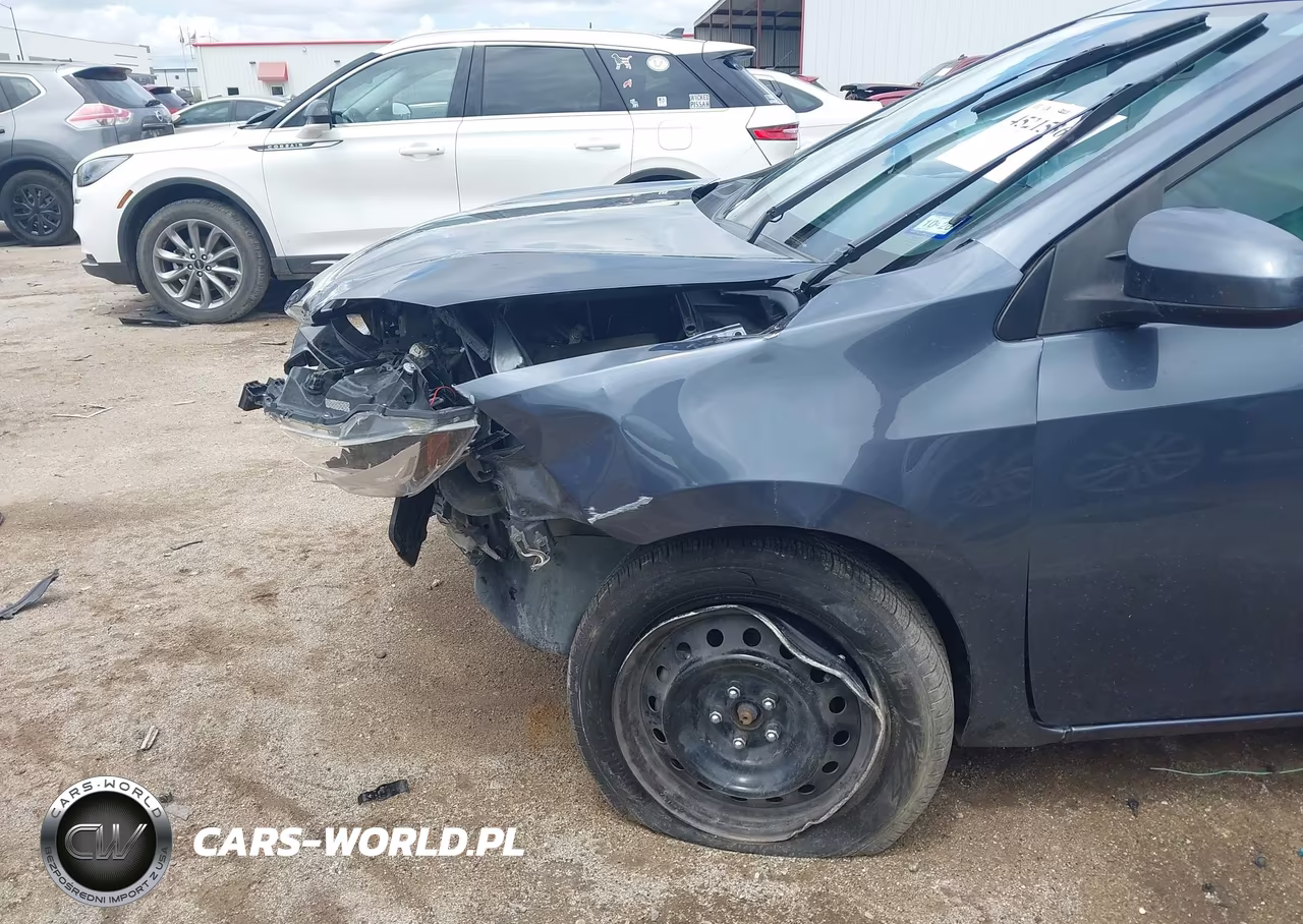 2018 Toyota Corolla Le VIN:5YFBURHEXJP780999 - 6