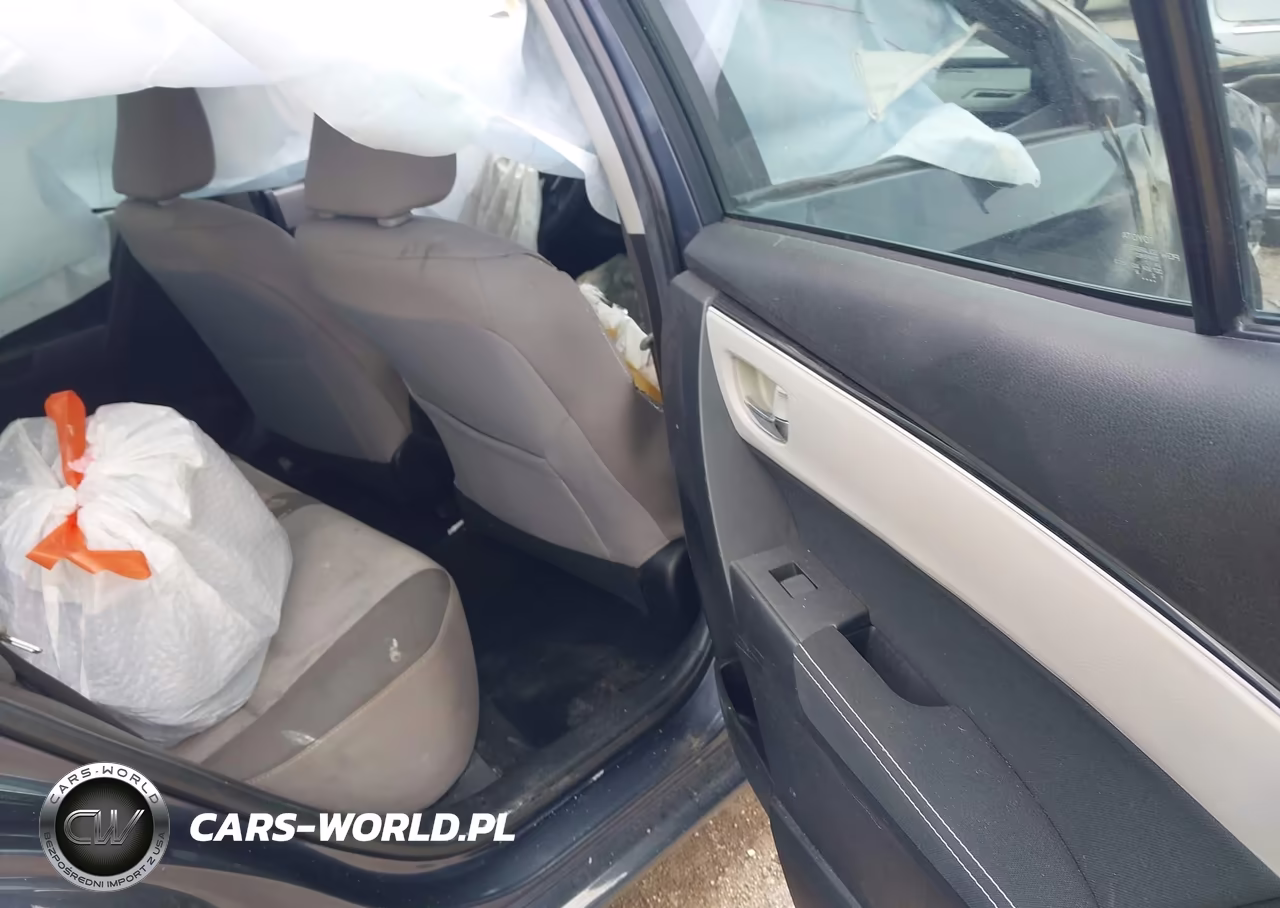 2018 Toyota Corolla Le VIN:5YFBURHEXJP780999 - 8