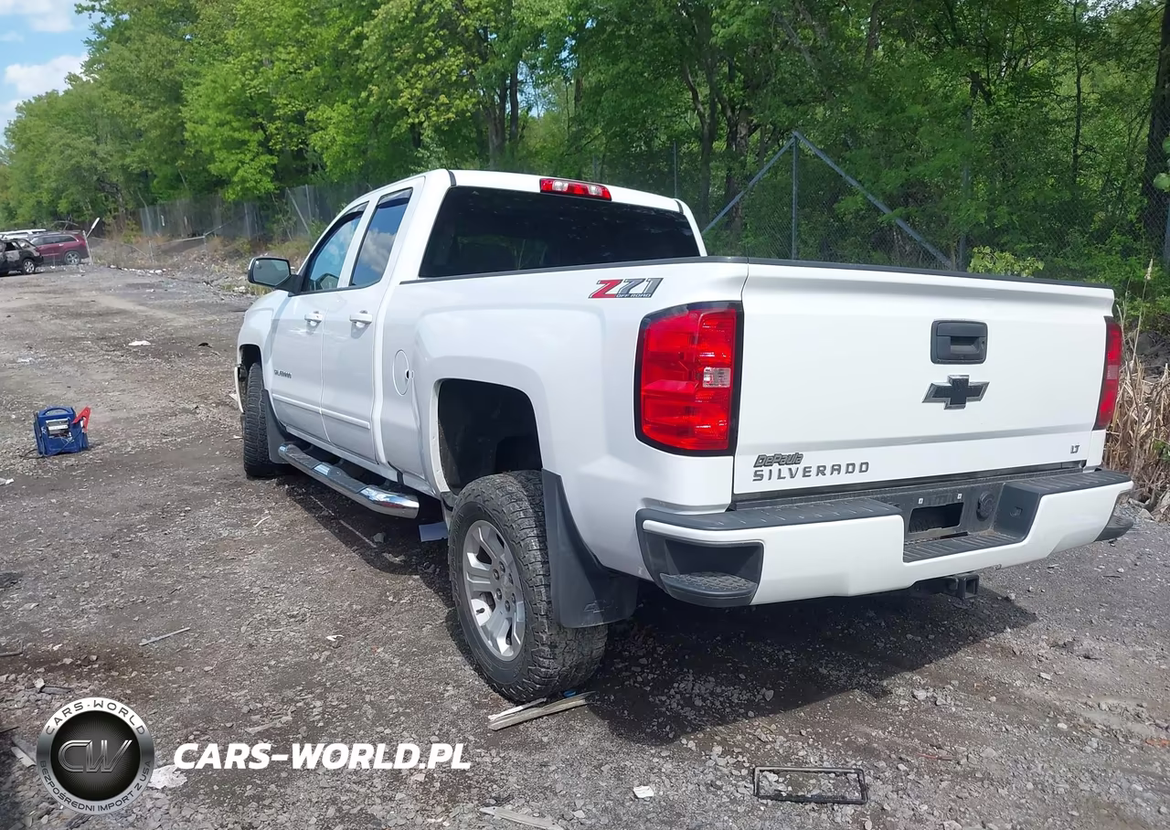 2018 Chevrolet Silverado 1500 2Lt VIN:2GCVKREC9J1113829 - 3