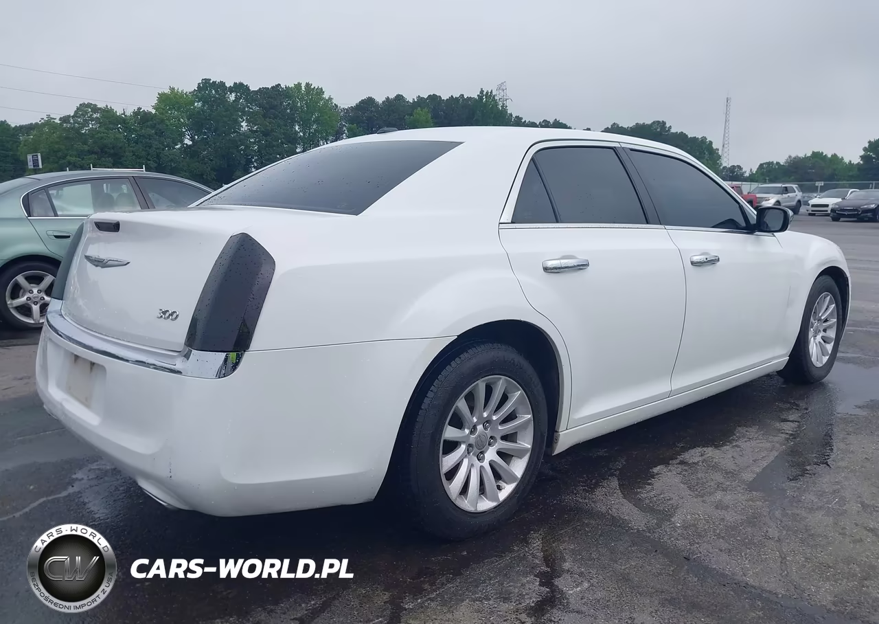 2013 Chrysler 300 Motown VIN:2C3CCAAG7DH595148 - 4