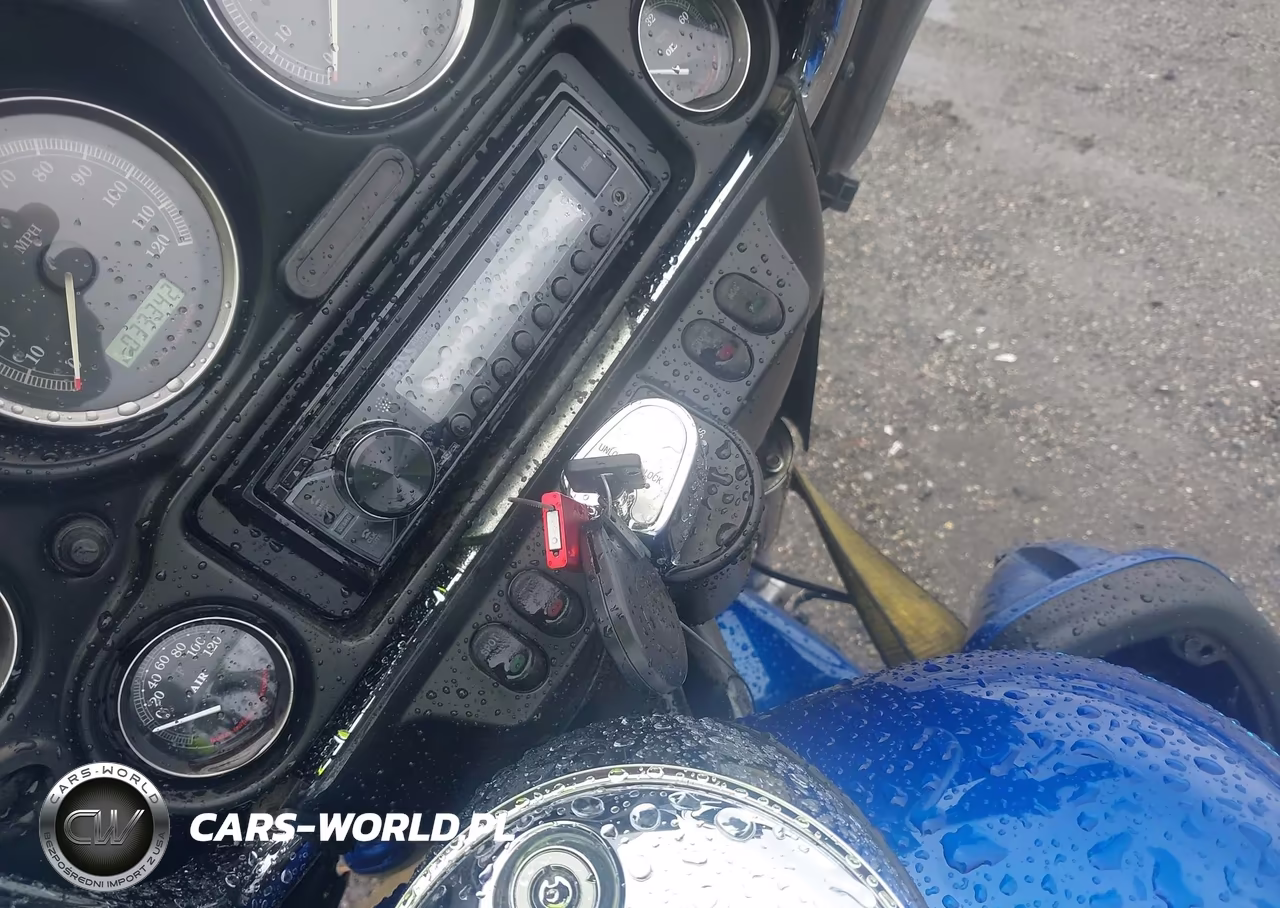 2010 Harley-Davidson Flhtcu VIN:1HD1FC41XAB620169 - 11