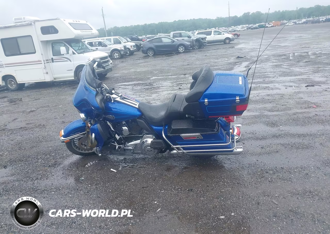 2010 Harley-Davidson Flhtcu VIN:1HD1FC41XAB620169 - 13