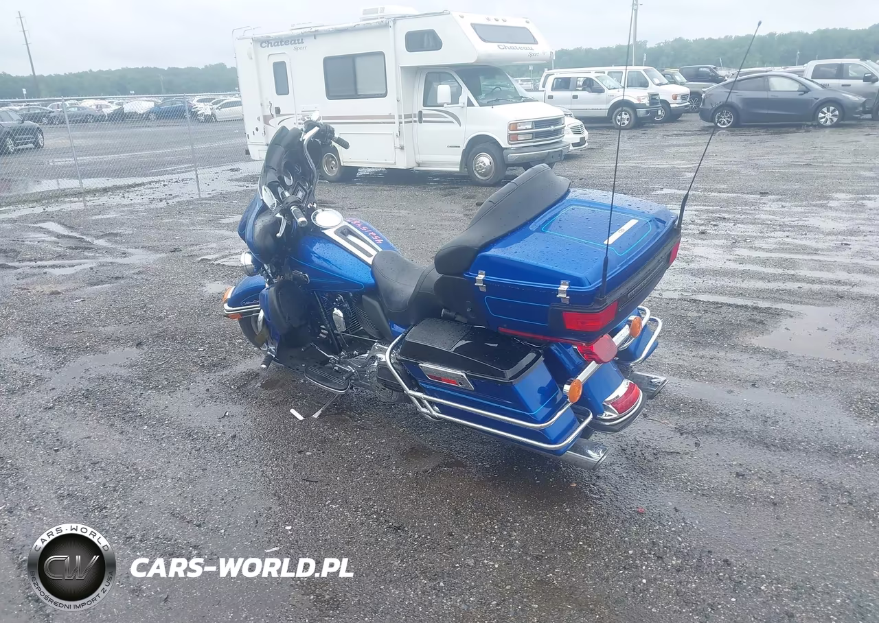 2010 Harley-Davidson Flhtcu VIN:1HD1FC41XAB620169 - 3