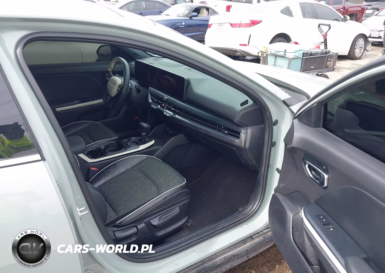 2025 Kia K4 Gt-Line VIN:3KPFW4DE8SE252143 - 5