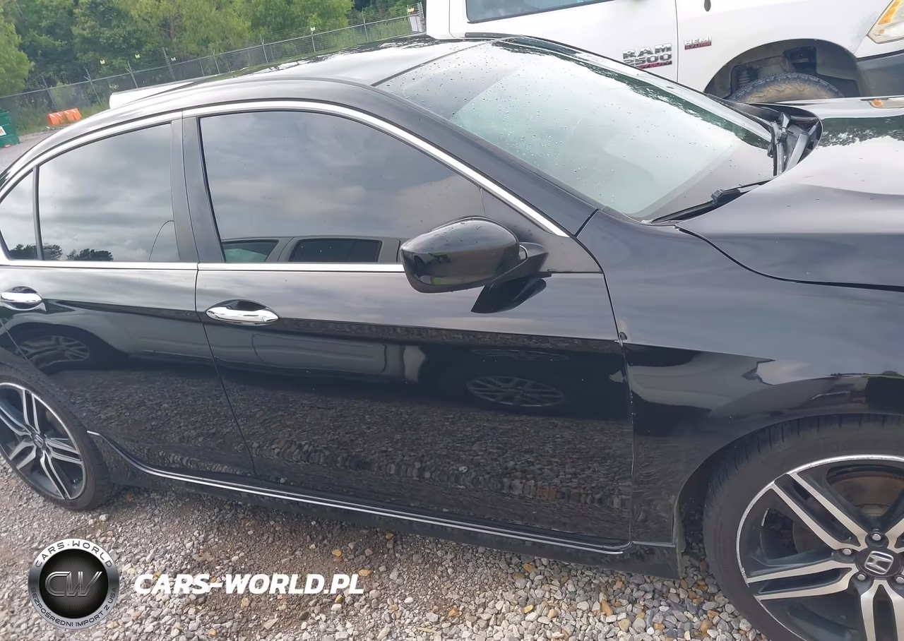2017 Honda Accord Sport VIN:1HGCR2F56HA252697 - 13