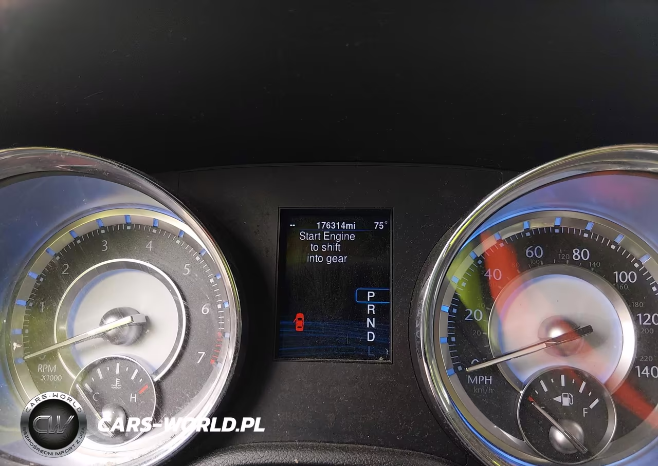 2014 Chrysler 300 VIN:2C3CCAAG3EH355077 - 16