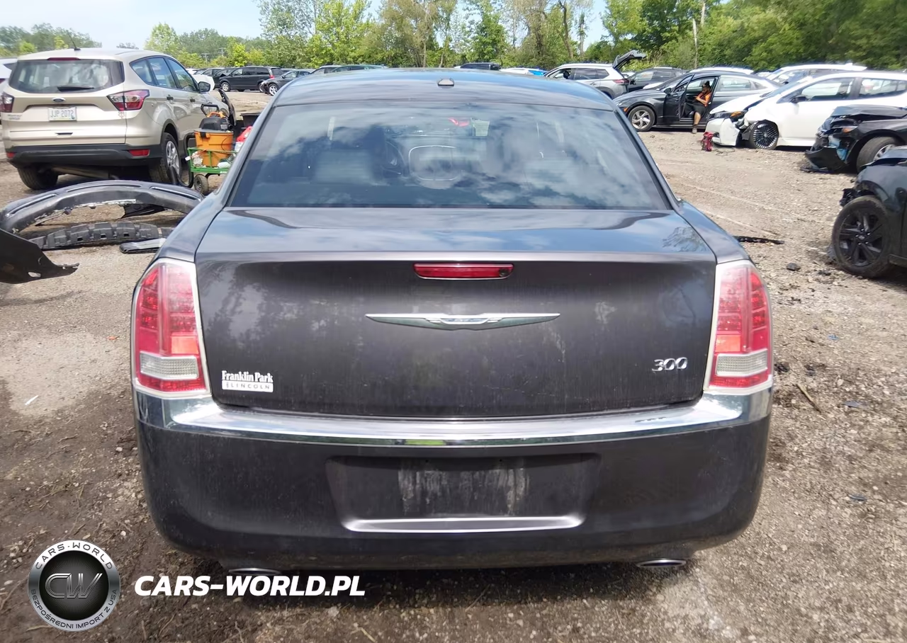 2014 Chrysler 300 VIN:2C3CCAAG3EH355077 - 17