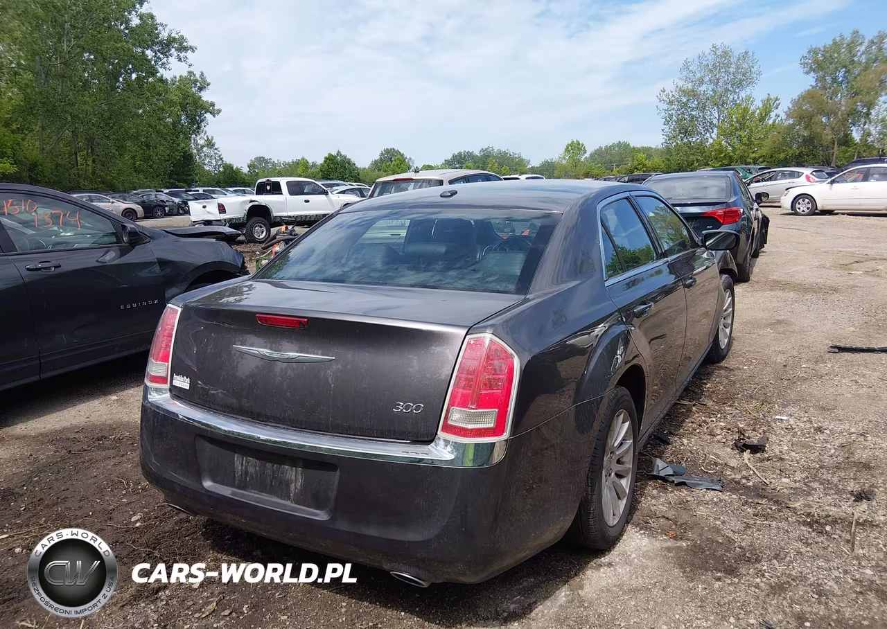 2014 Chrysler 300 VIN:2C3CCAAG3EH355077 - 4