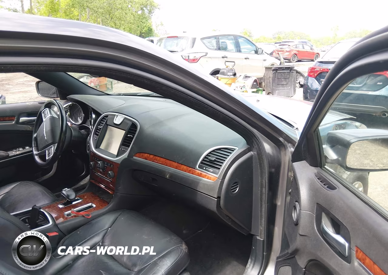 2014 Chrysler 300 VIN:2C3CCAAG3EH355077 - 5