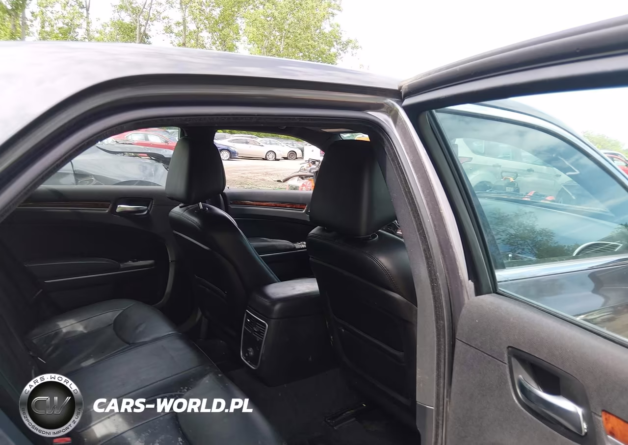 2014 Chrysler 300 VIN:2C3CCAAG3EH355077 - 8