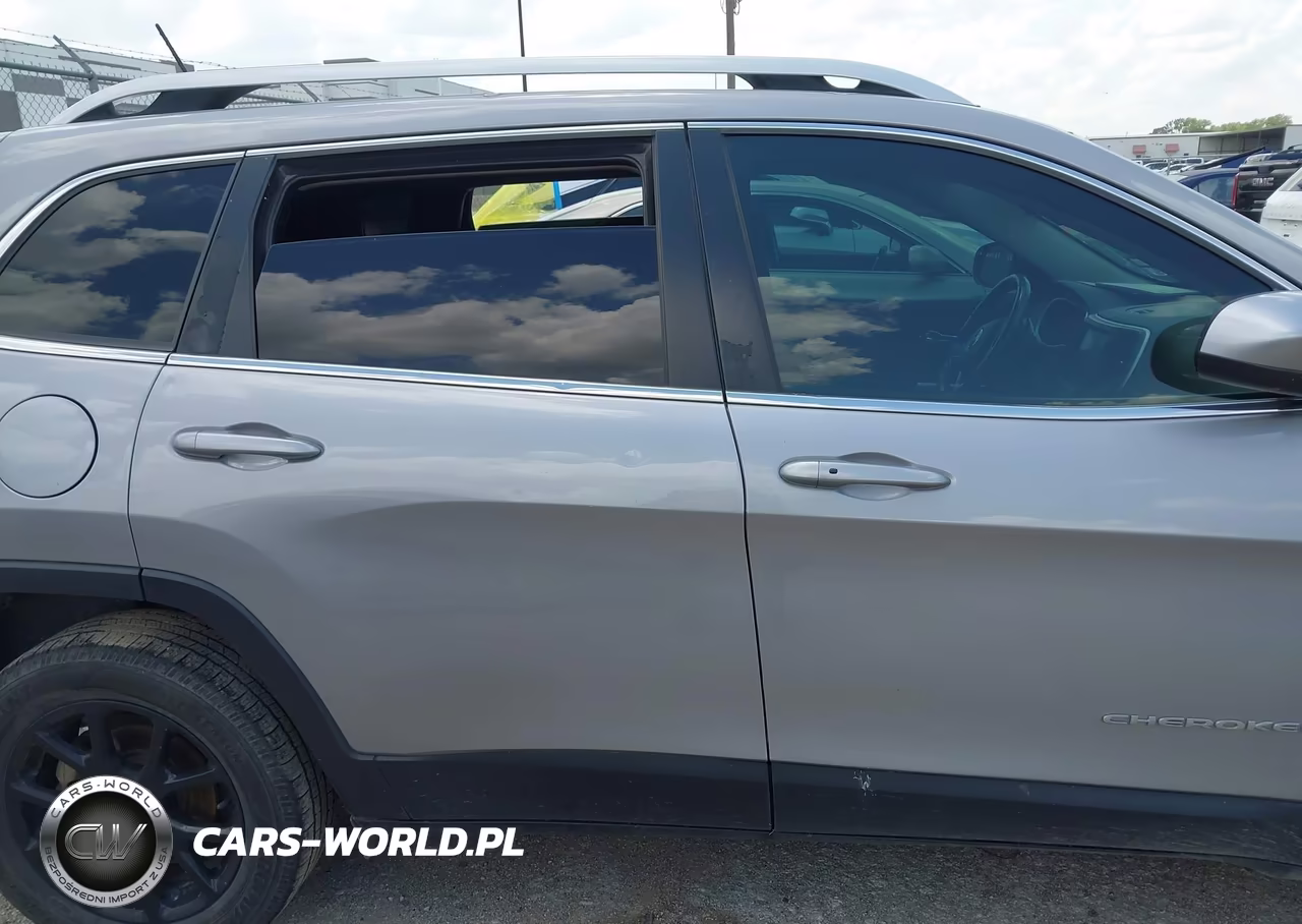 2018 Jeep Cherokee Latitude Plus Fwd VIN:1C4PJLLB4JD621682 - 13