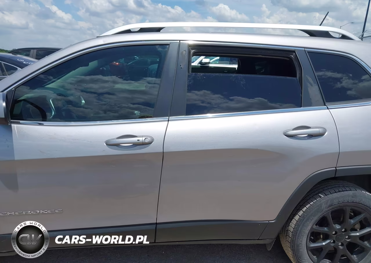 2018 Jeep Cherokee Latitude Plus Fwd VIN:1C4PJLLB4JD621682 - 14