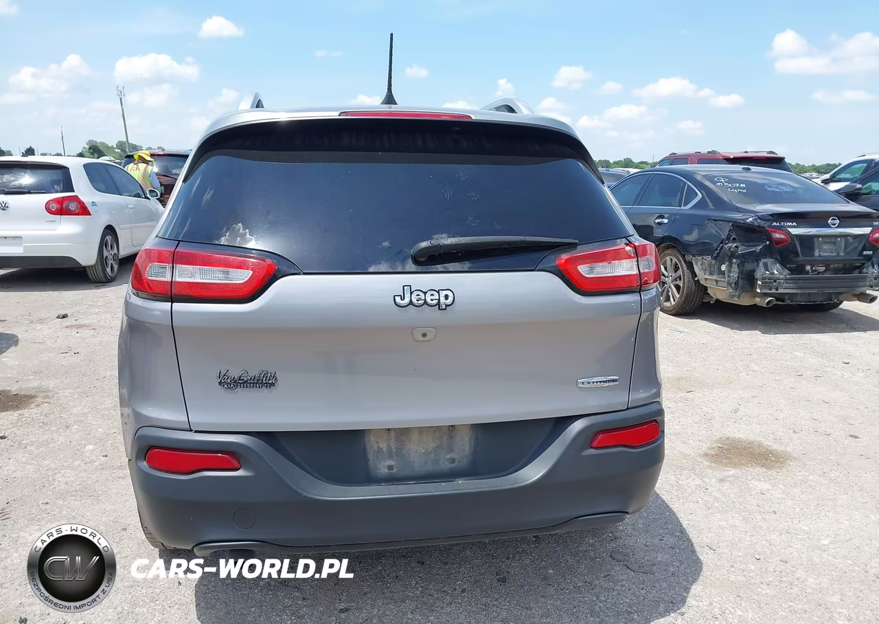 2018 Jeep Cherokee Latitude Plus Fwd VIN:1C4PJLLB4JD621682 - 16
