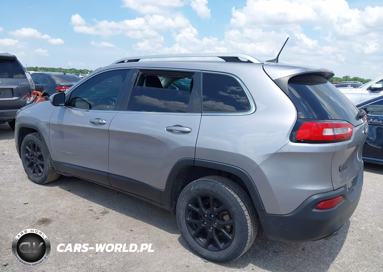 2018 Jeep Cherokee Latitude Plus Fwd VIN:1C4PJLLB4JD621682 - 3