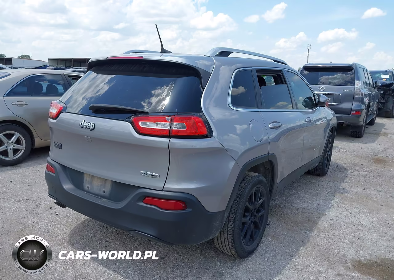 2018 Jeep Cherokee Latitude Plus Fwd VIN:1C4PJLLB4JD621682 - 4