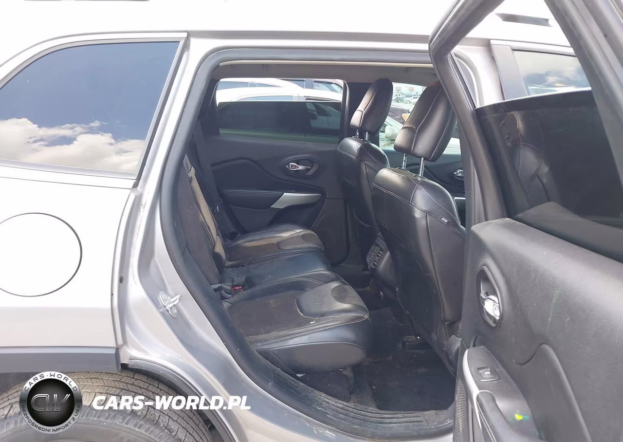 2018 Jeep Cherokee Latitude Plus Fwd VIN:1C4PJLLB4JD621682 - 8