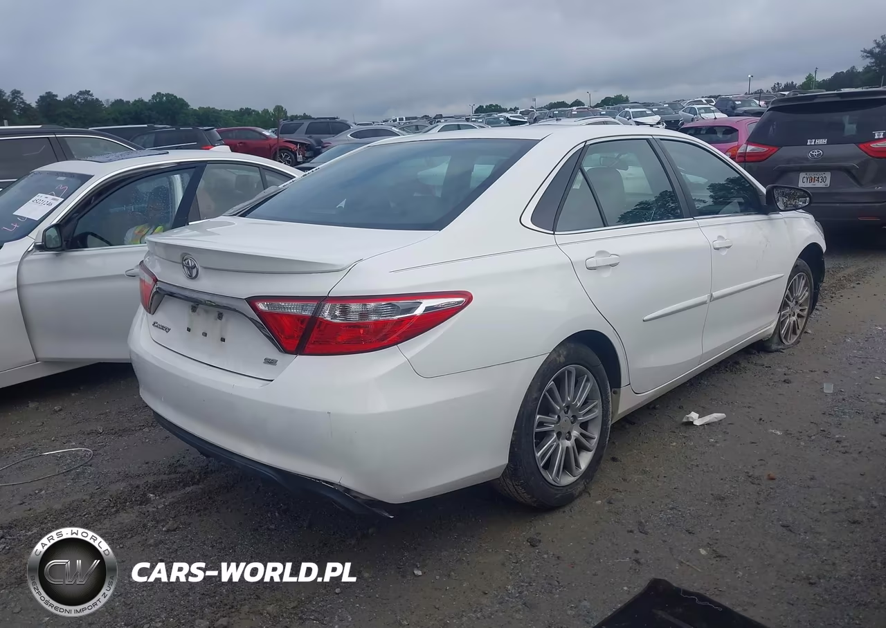 2015 Toyota Camry Se VIN:4T1BF1FK8FU498225 - 4