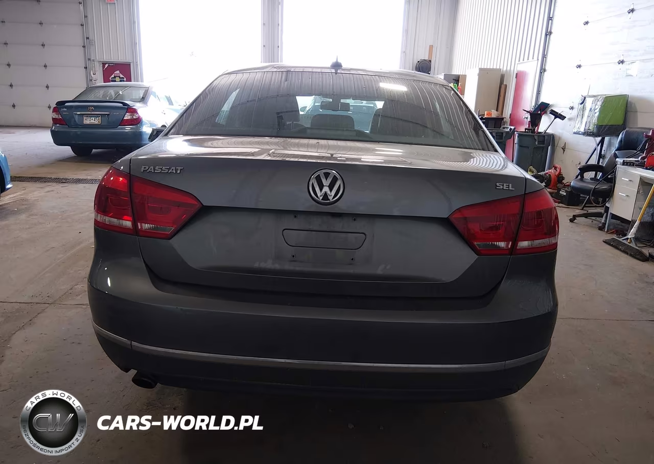 2013 Volkswagen Passat 2.5L Sel Premium VIN:1VWCH7A32DC082256 - 17