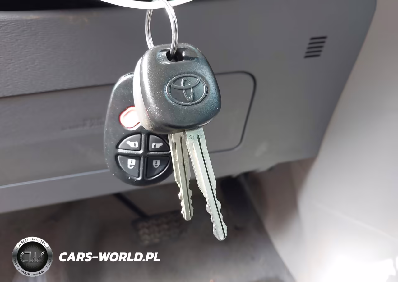 2011 Toyota Sienna Le VIN:5TDJK3DC1BS017412 - 11