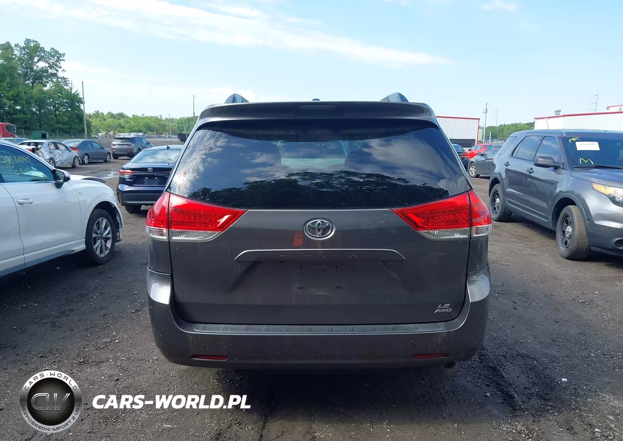 2011 Toyota Sienna Le VIN:5TDJK3DC1BS017412 - 16