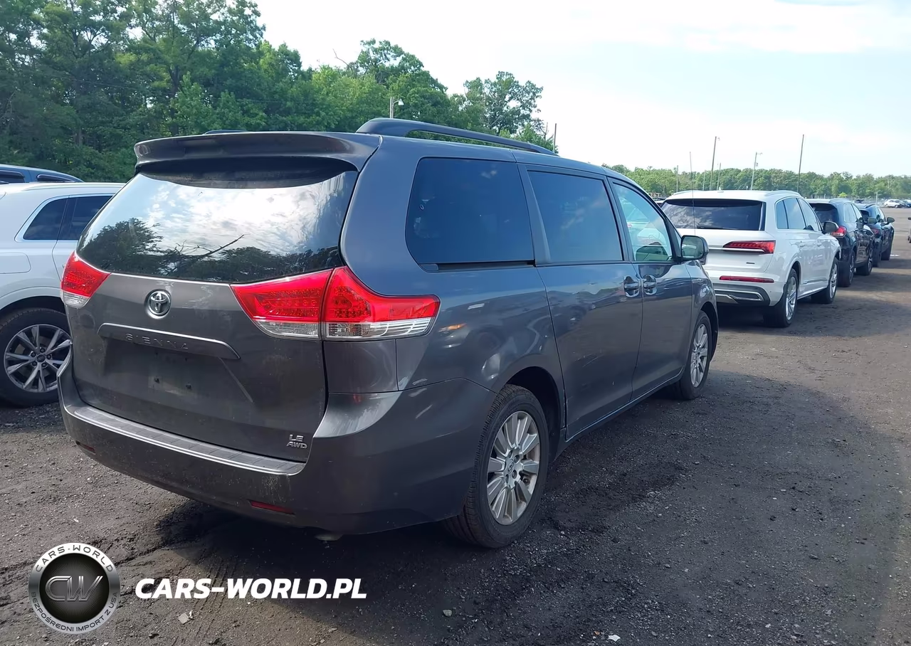 2011 Toyota Sienna Le VIN:5TDJK3DC1BS017412 - 4
