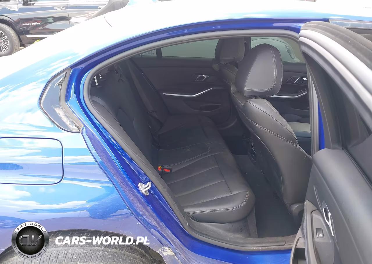 2025 BMW 330I VIN:3MW69CW07S8F19660 - 8
