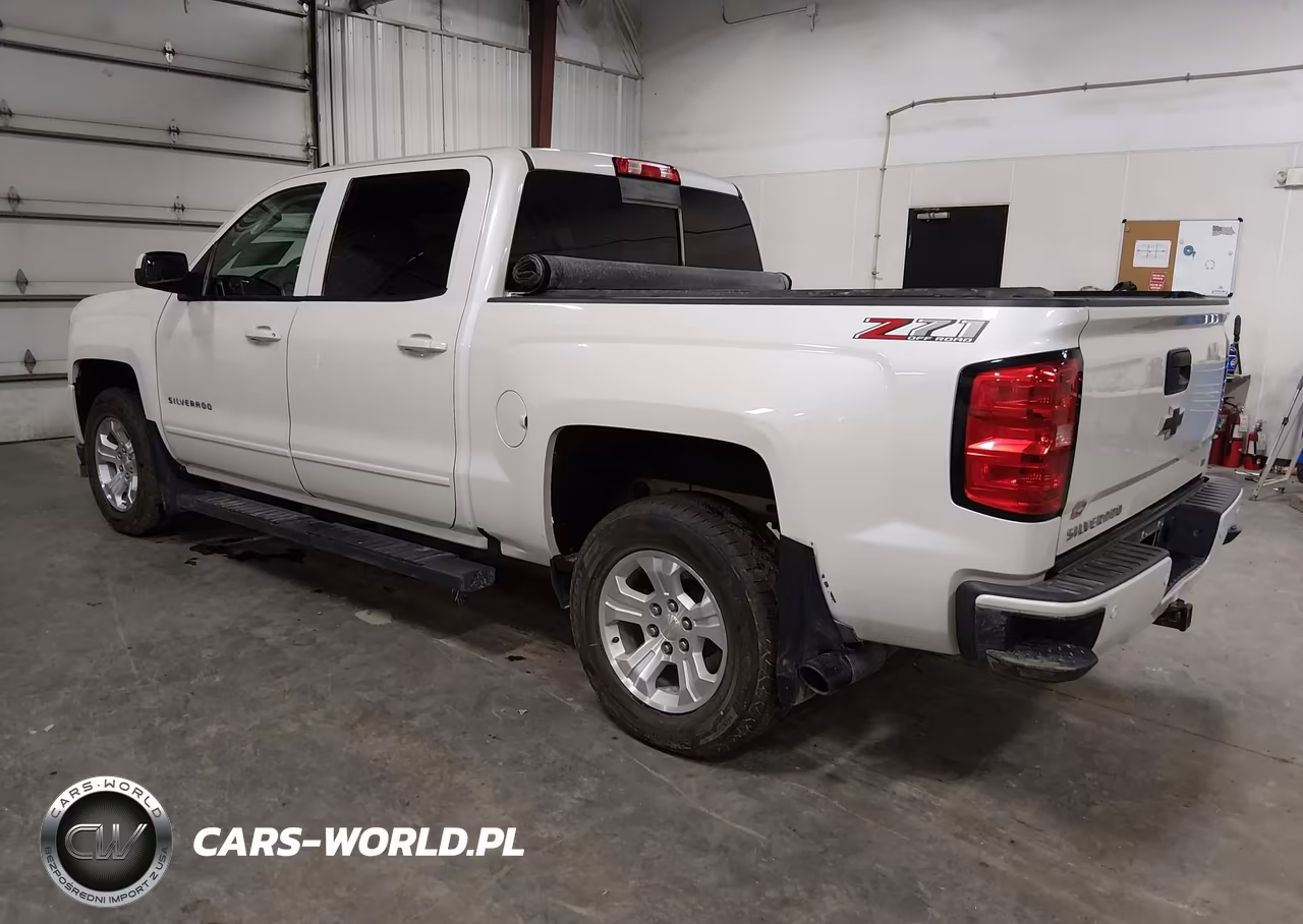 2018 Chevrolet Silverado 1500 2Lt VIN:3GCUKREC1JG536679 - 3