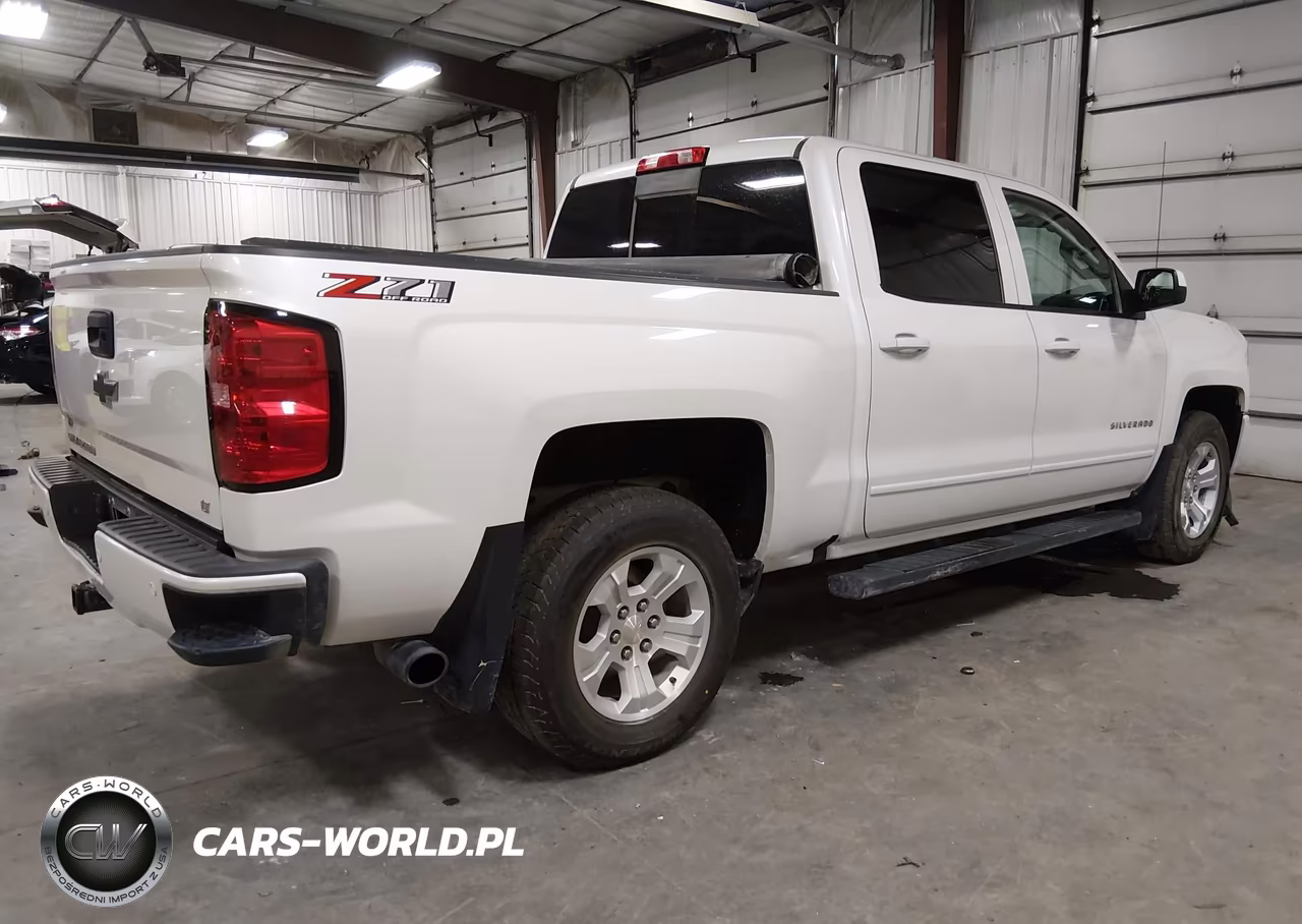 2018 Chevrolet Silverado 1500 2Lt VIN:3GCUKREC1JG536679 - 4