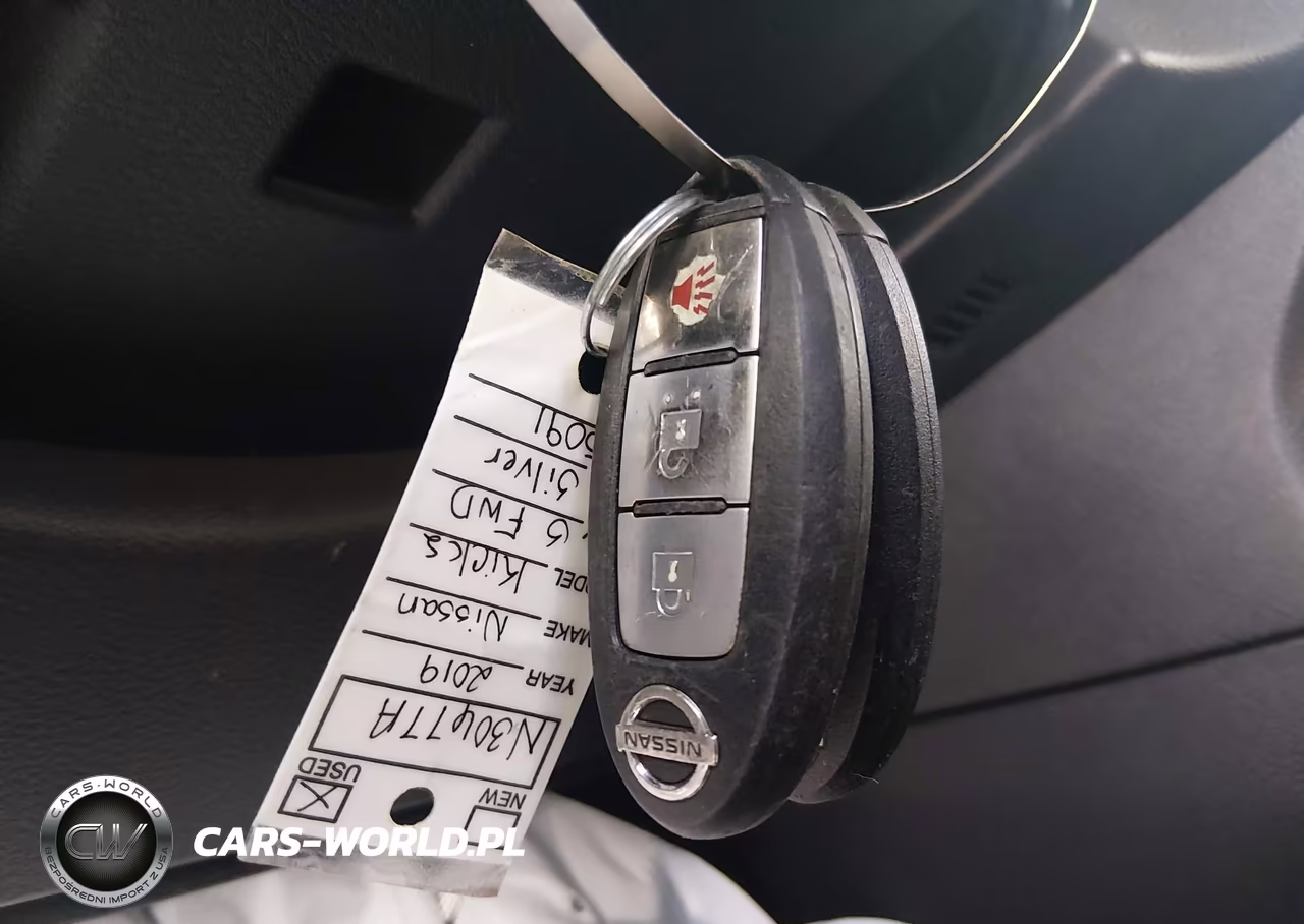 2019 Nissan Kicks S VIN:3N1CP5CU6KL565091 - 11