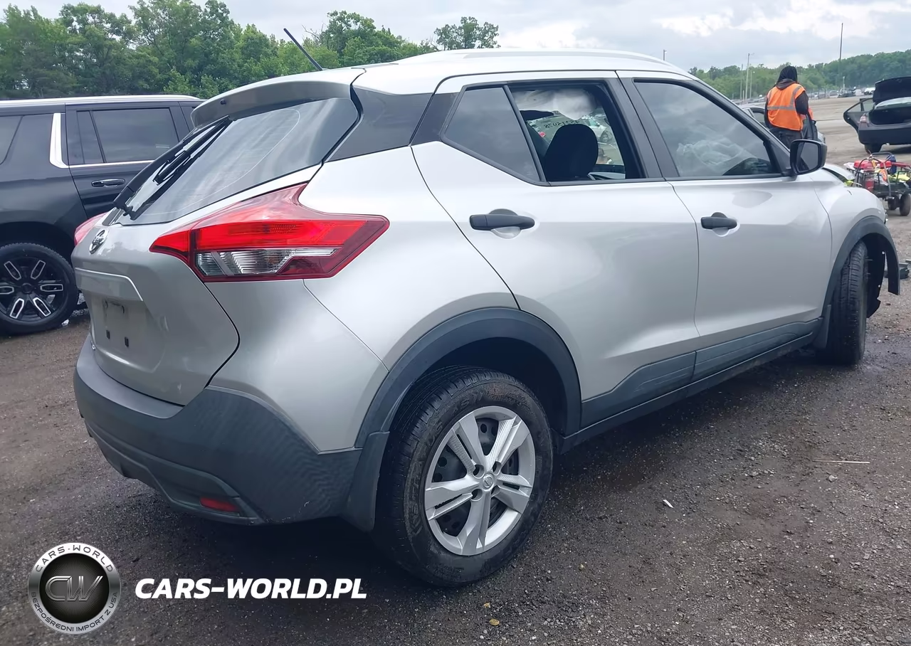 2019 Nissan Kicks S VIN:3N1CP5CU6KL565091 - 4