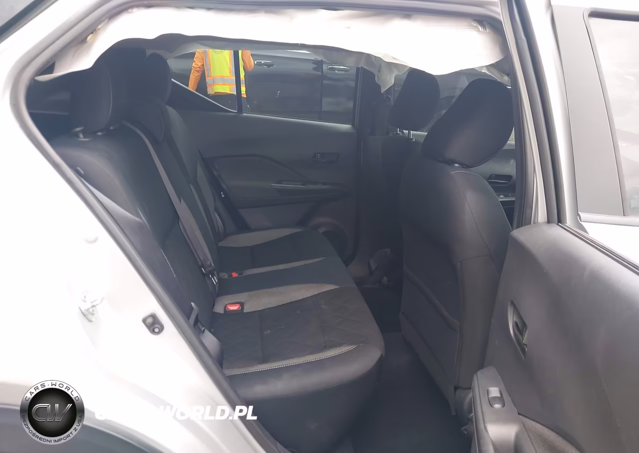 2019 Nissan Kicks S VIN:3N1CP5CU6KL565091 - 8