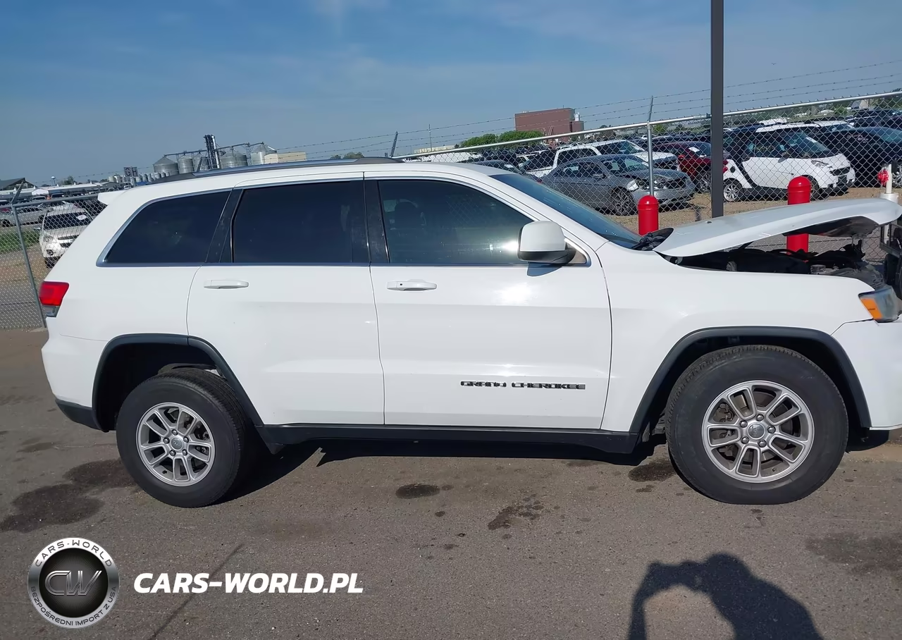 2018 Jeep Grand Cherokee Laredo E 4X4 VIN:1C4RJFAG7JC257983 - 14