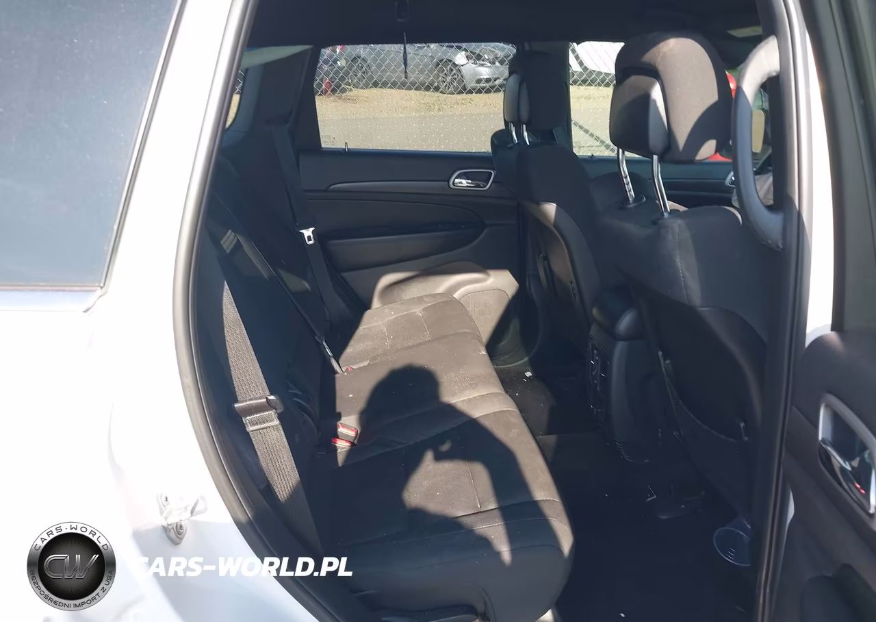 2018 Jeep Grand Cherokee Laredo E 4X4 VIN:1C4RJFAG7JC257983 - 8