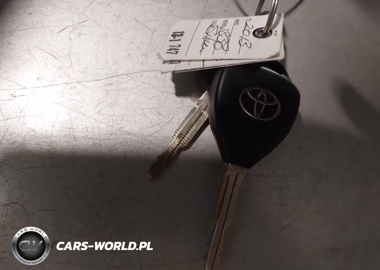 2013 Toyota Corolla Le VIN:JTDBU4EE7DJ121472 - 11