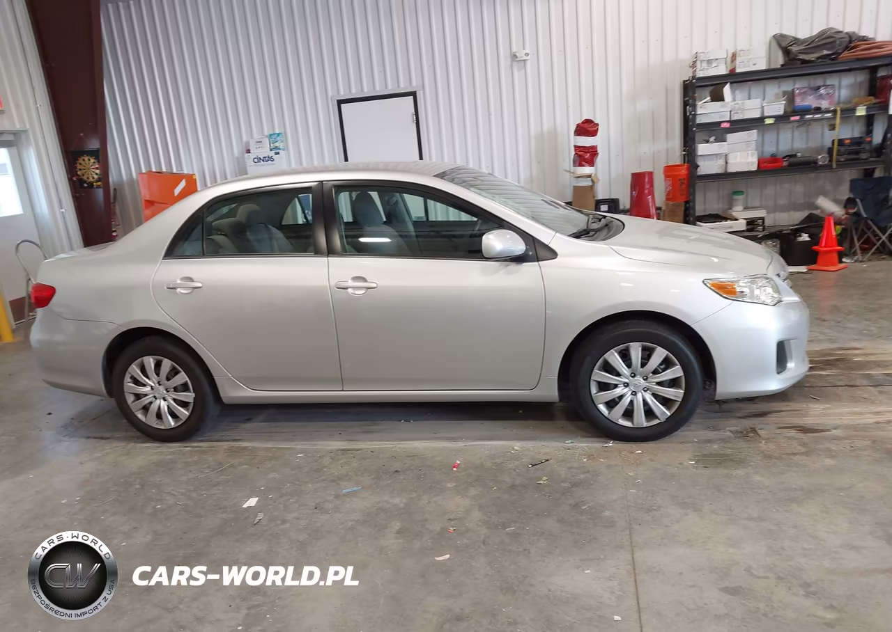 2013 Toyota Corolla Le VIN:JTDBU4EE7DJ121472 - 13