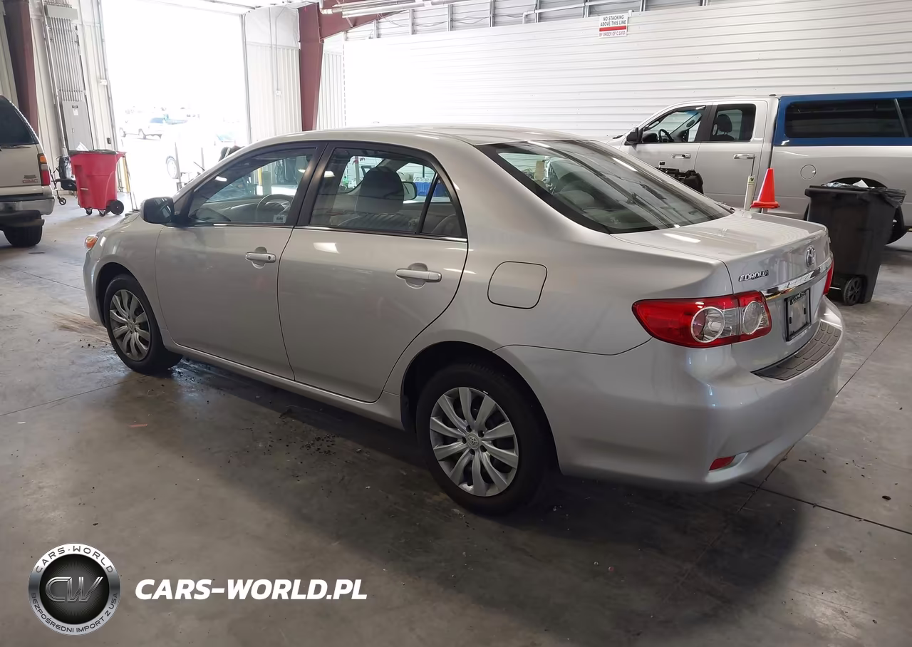 2013 Toyota Corolla Le VIN:JTDBU4EE7DJ121472 - 3