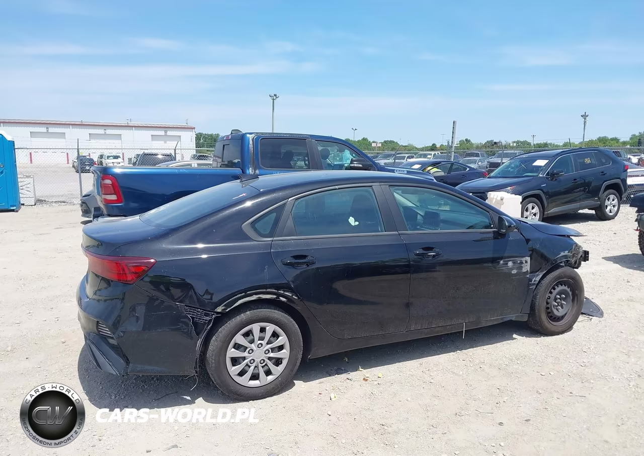 2022 Kia Forte Fe VIN:3KPF24AD1NE501541 - 13