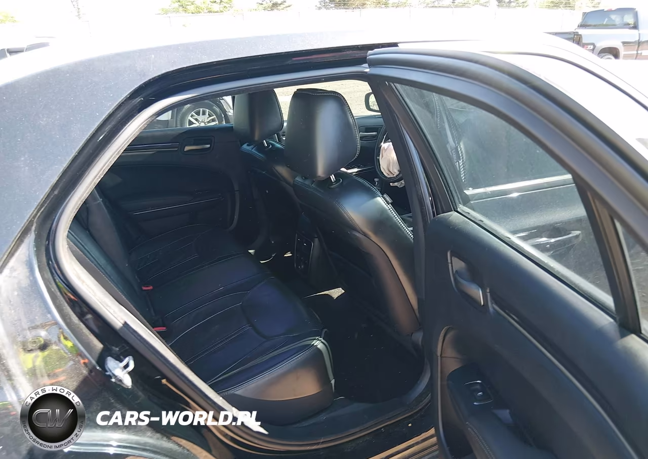2014 Chrysler 300C John Varvatos Luxury VIN:2C3CCAJT9EH236043 - 8