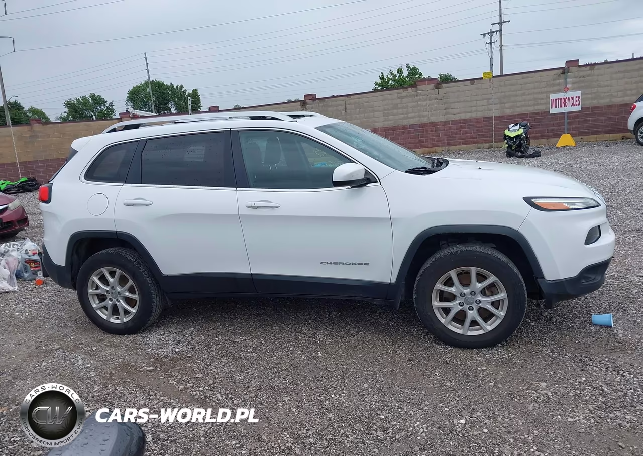 2015 Jeep Cherokee Latitude VIN:1C4PJMCS1FW727685 - 13